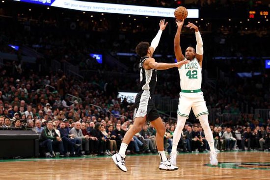  文班亚马50分创纪录马刺终结绿军连胜  