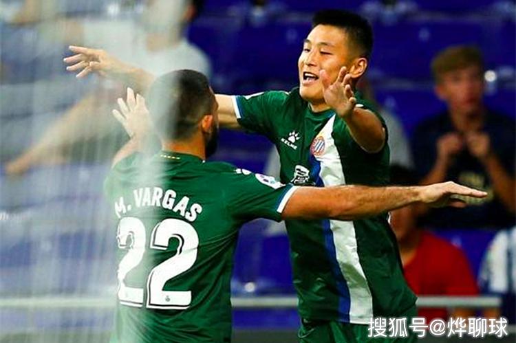 哈兰德替补登场闪电戴帽，多特血洗门兴  