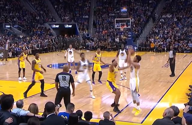  库里三分雨，勇士逆转鹈鹕